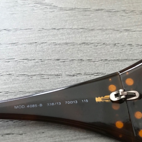 Authentic Versace Sunglasses Model 4085B - Picture 3 of 8